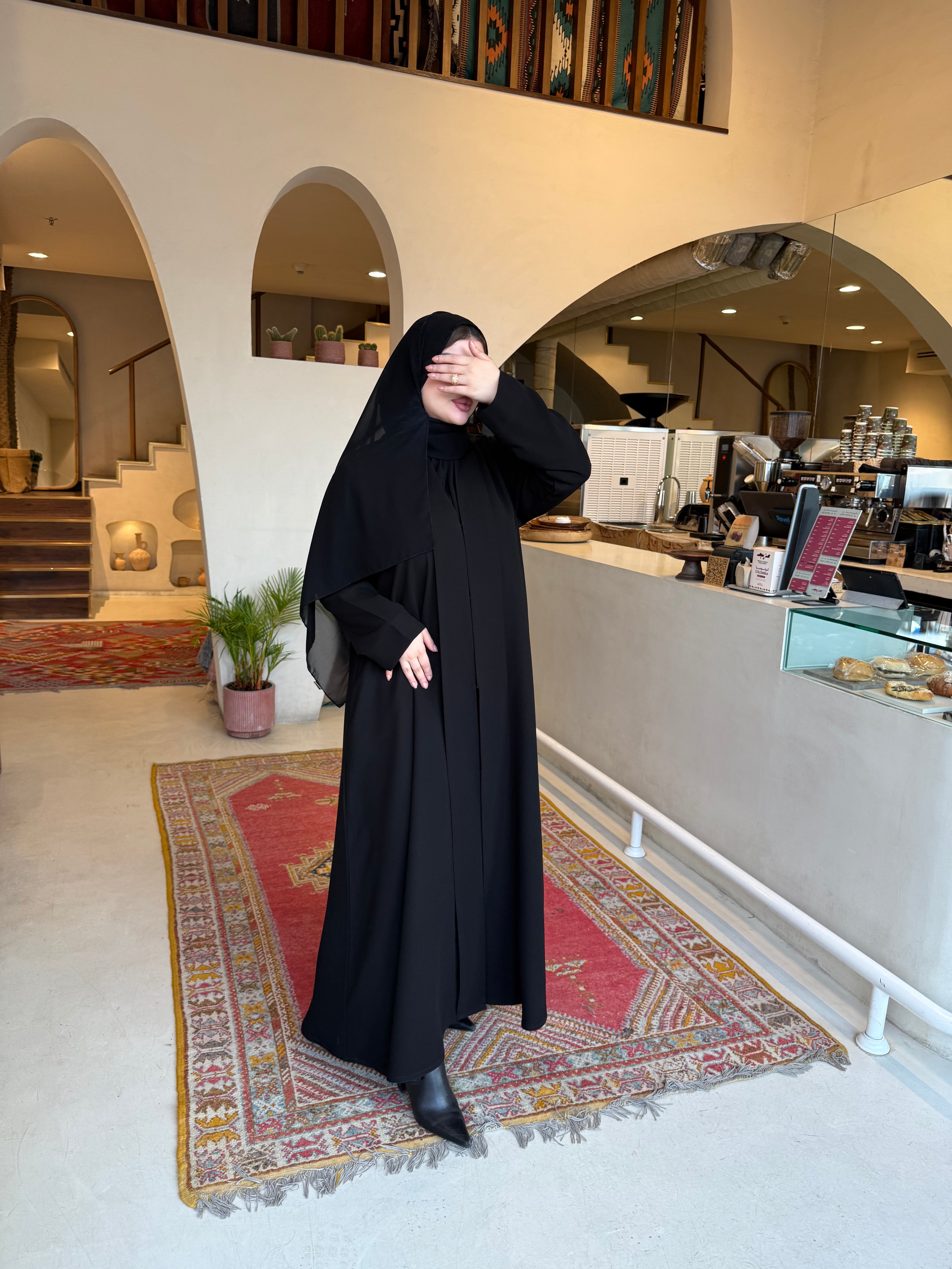 عباية سوداء بسيطة واسعة