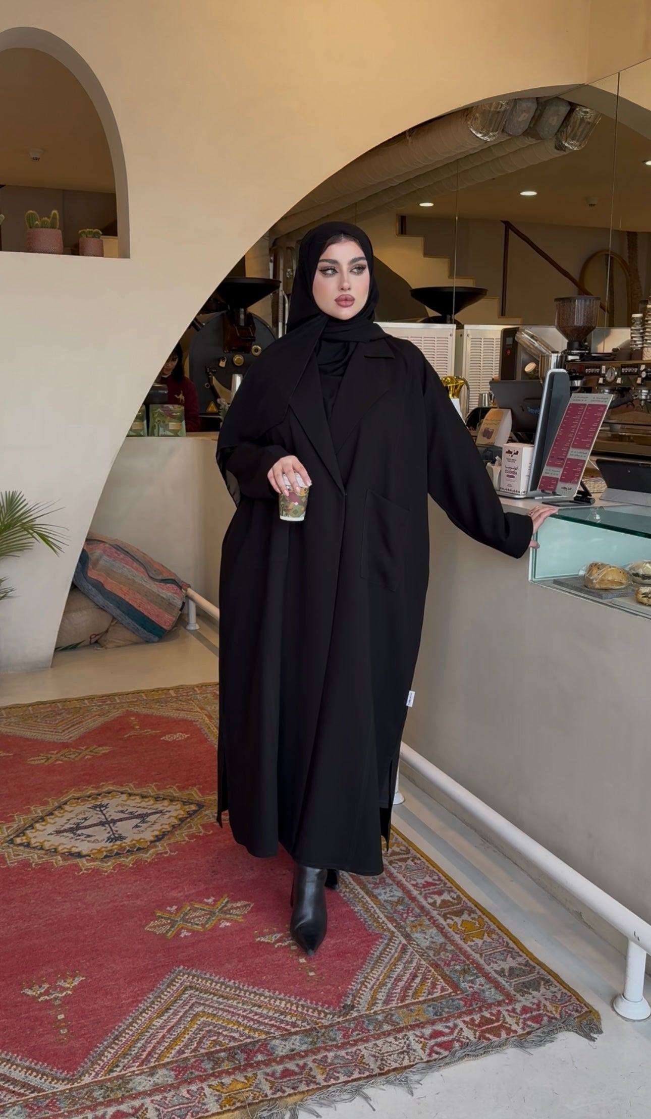 عباية بتصميم جاكيت