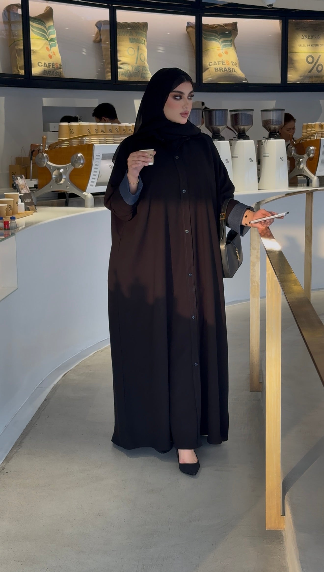 عباية سوداء من الكريب بأكمام جينز