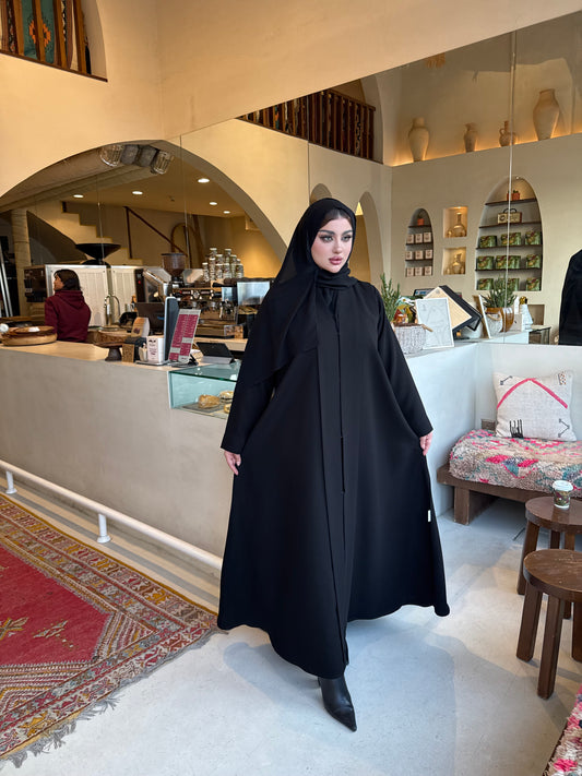 عباية سوداء بسيطة واسعة
