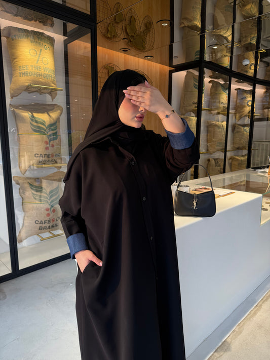 عباية سوداء من الكريب بأكمام جينز