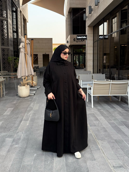 عباية من الكريب الأسود