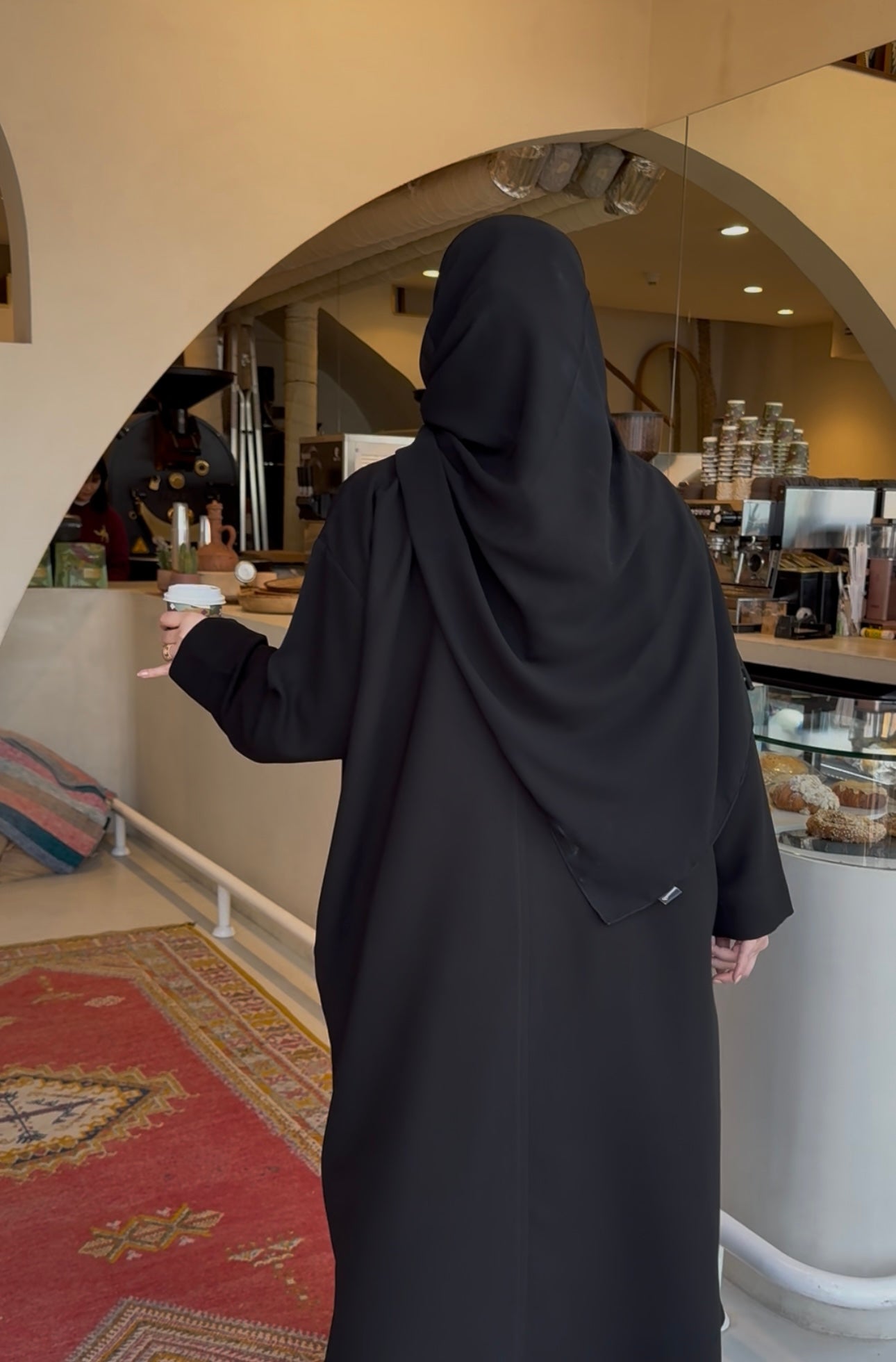 عباية بتصميم جاكيت